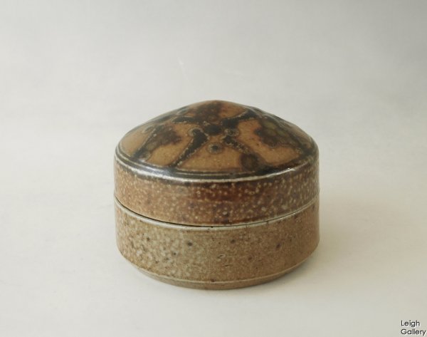 Jane Hamlyn - Lidded pot